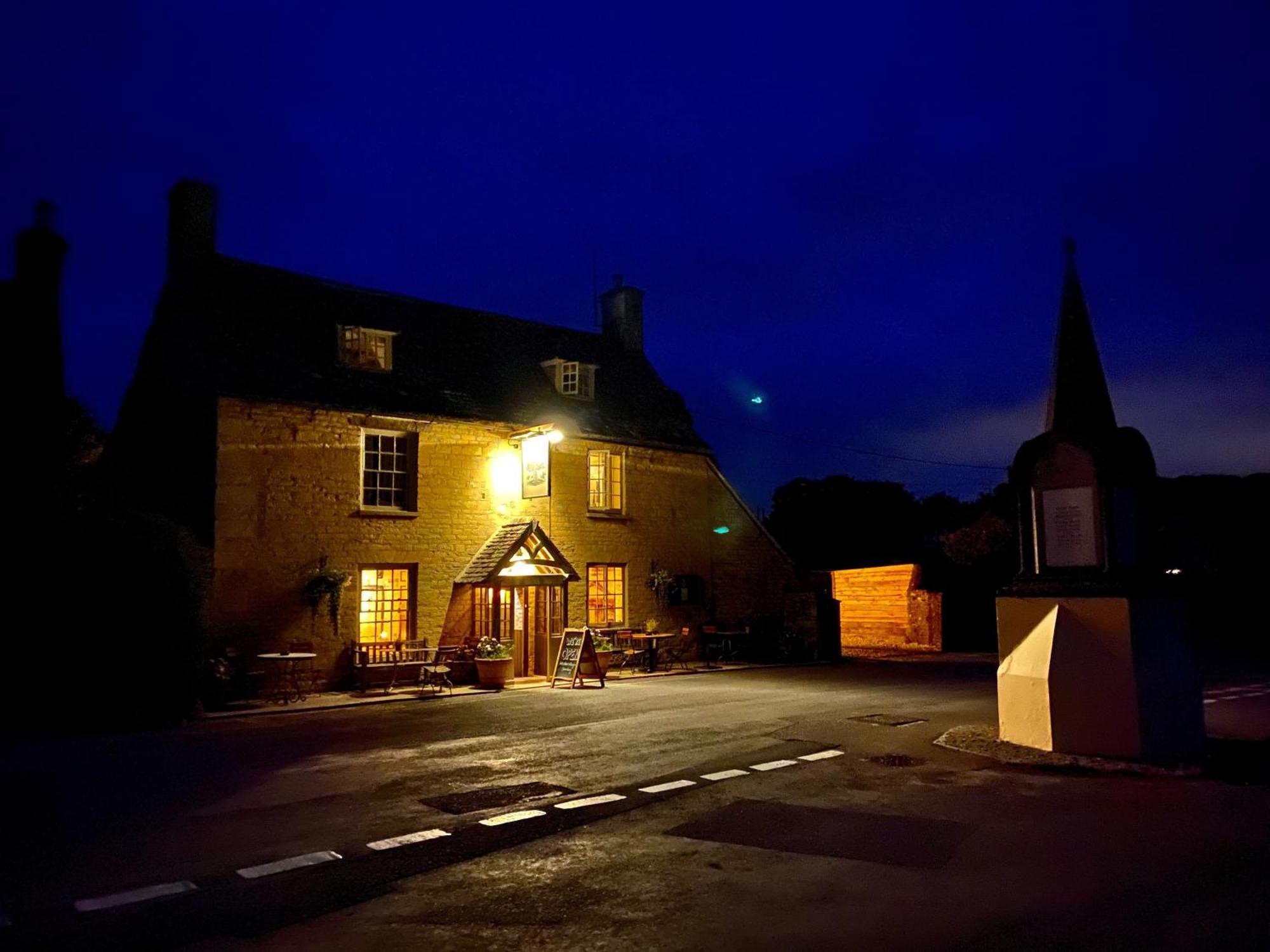 Hotel Royal Oak Ramsden Exterior foto